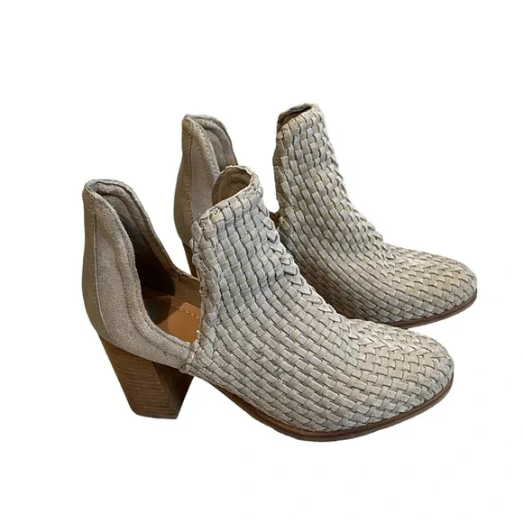 JOURNEE SIGNATURE Gray Side Cutout Kevona Woven Leather Booties, Sz 8.5 - Picture 4 of 15